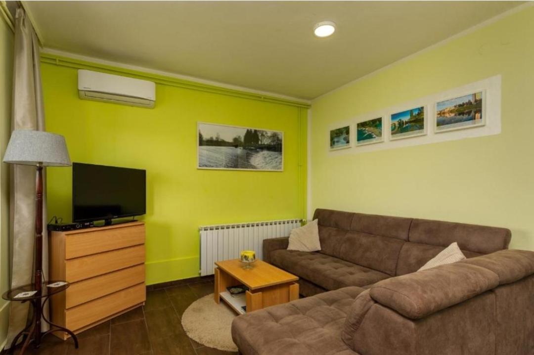 Apartment Karlovac Buitenkant foto