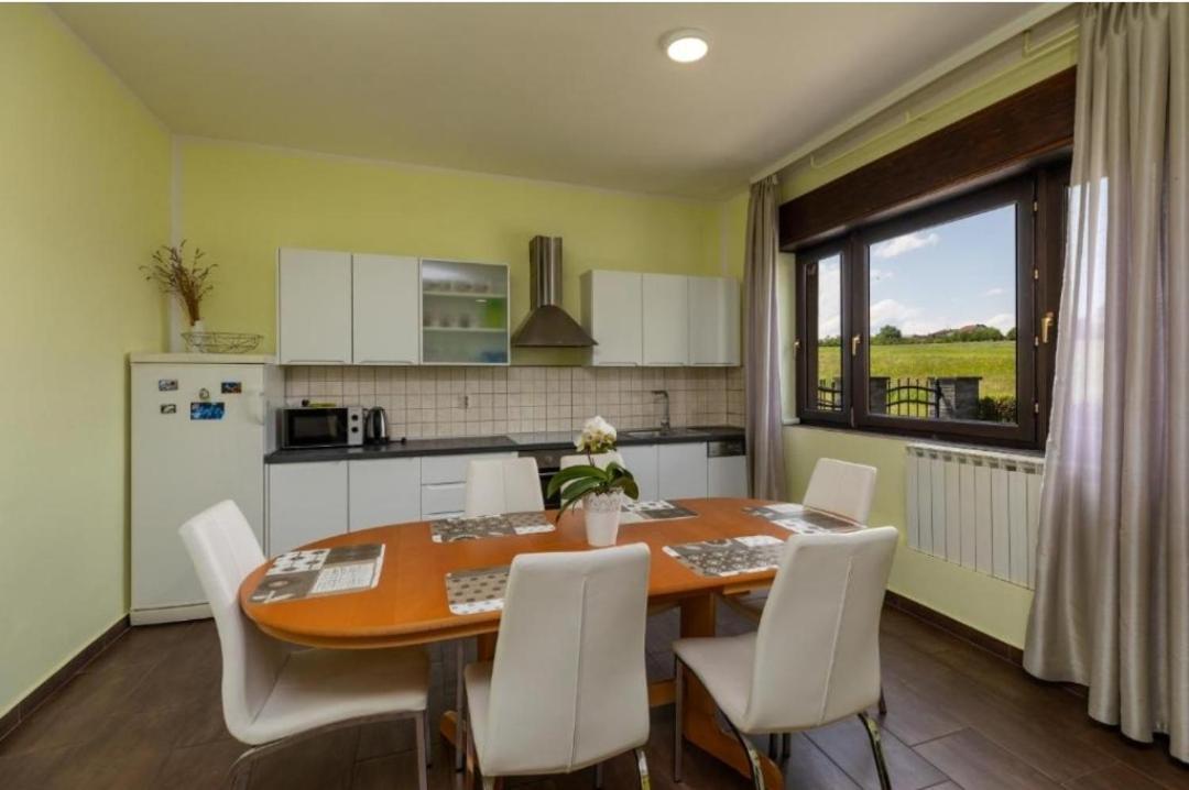 Apartment Karlovac Buitenkant foto