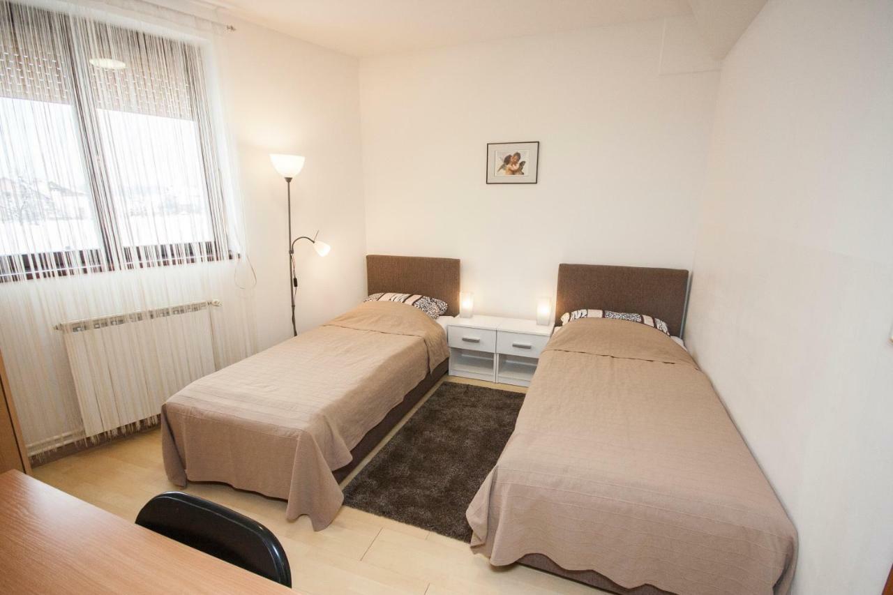 Apartment Karlovac Buitenkant foto